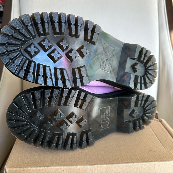 DR. MARTENS DEVON HEART LEATHER PLATFORM BOOTS - Picture 8 of 9